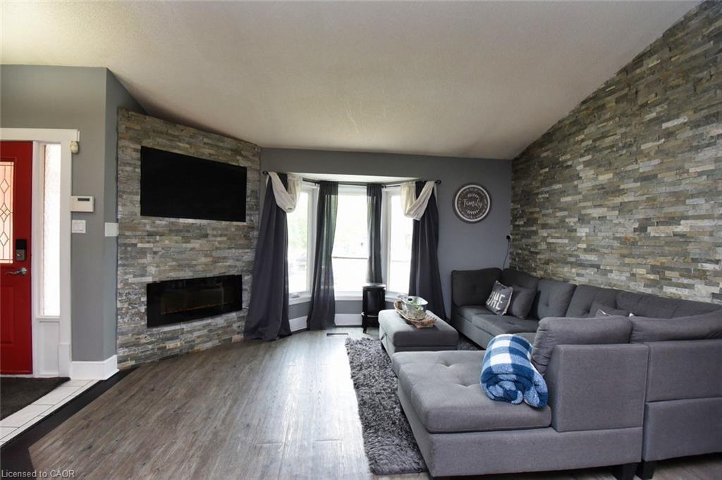 448 Acadia Drive, Hamilton, ON - Indoor Photo Showing Living Room With Fireplace