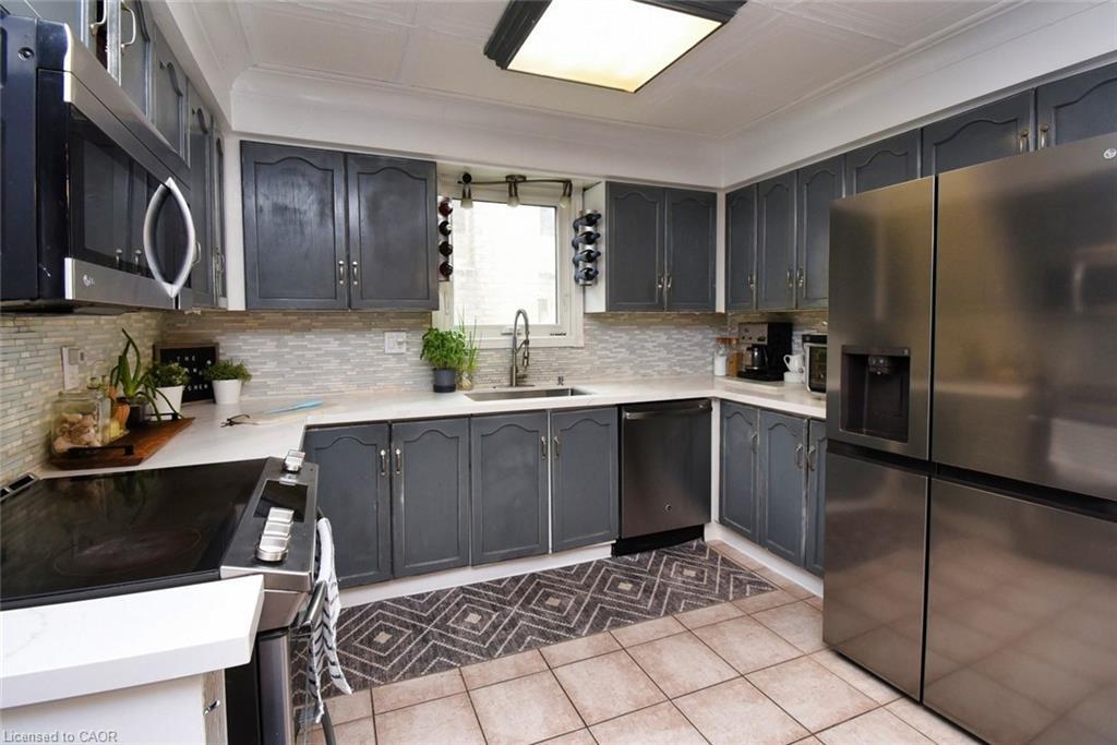 448 Acadia Drive, Hamilton, ON - Indoor Photo Showing Kitchen