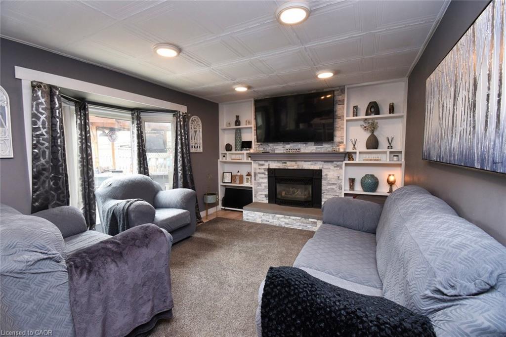 448 Acadia Drive, Hamilton, ON - Indoor Photo Showing Living Room With Fireplace