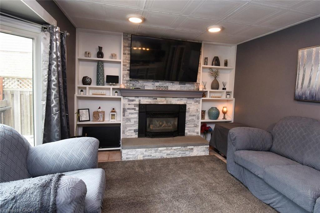 448 Acadia Drive, Hamilton, ON - Indoor Photo Showing Living Room With Fireplace