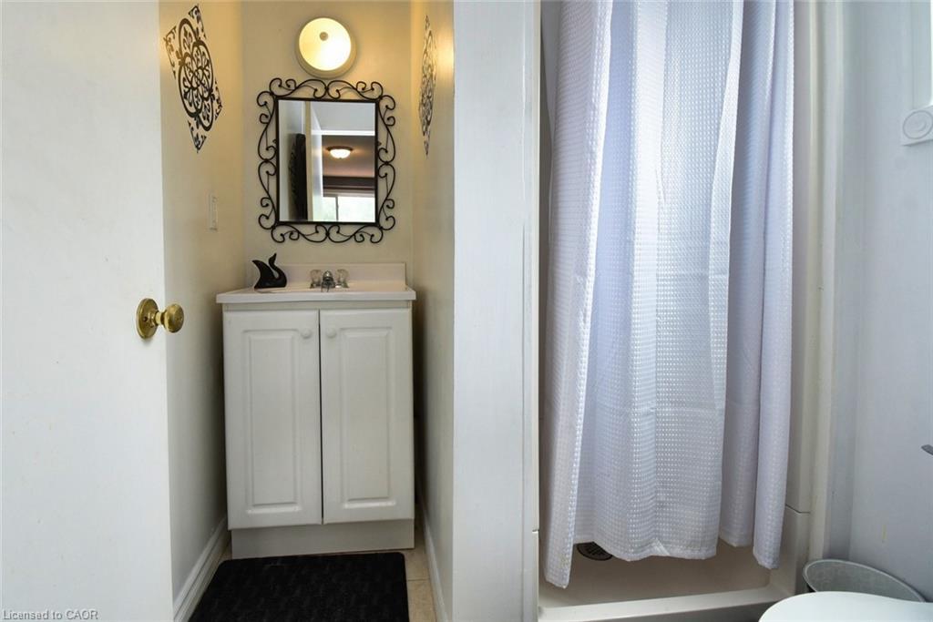 448 Acadia Drive, Hamilton, ON - Indoor Photo Showing Bathroom