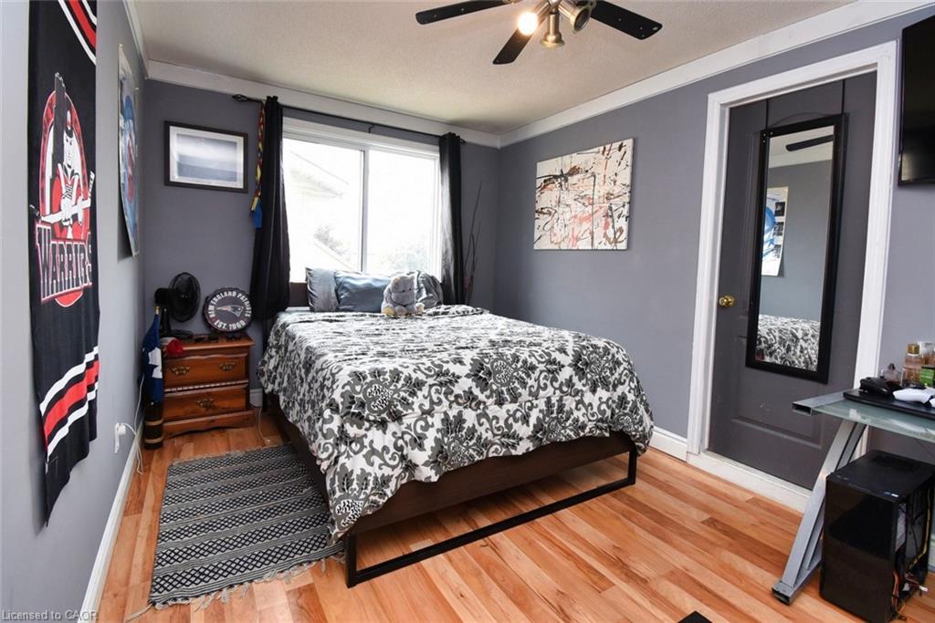 448 Acadia Drive, Hamilton, ON - Indoor Photo Showing Bedroom
