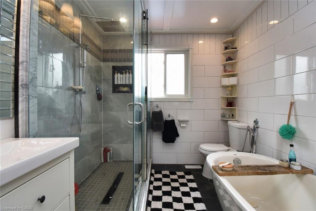 448 Acadia Drive, Hamilton, ON - Indoor Photo Showing Bathroom