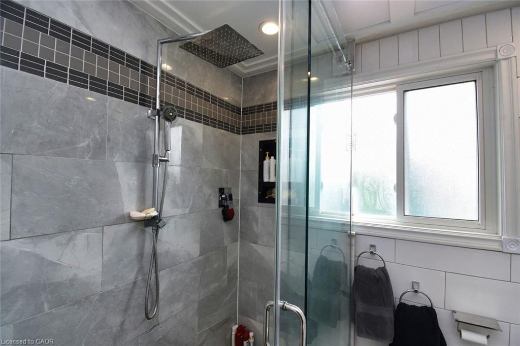 448 Acadia Drive, Hamilton, ON - Indoor Photo Showing Bathroom