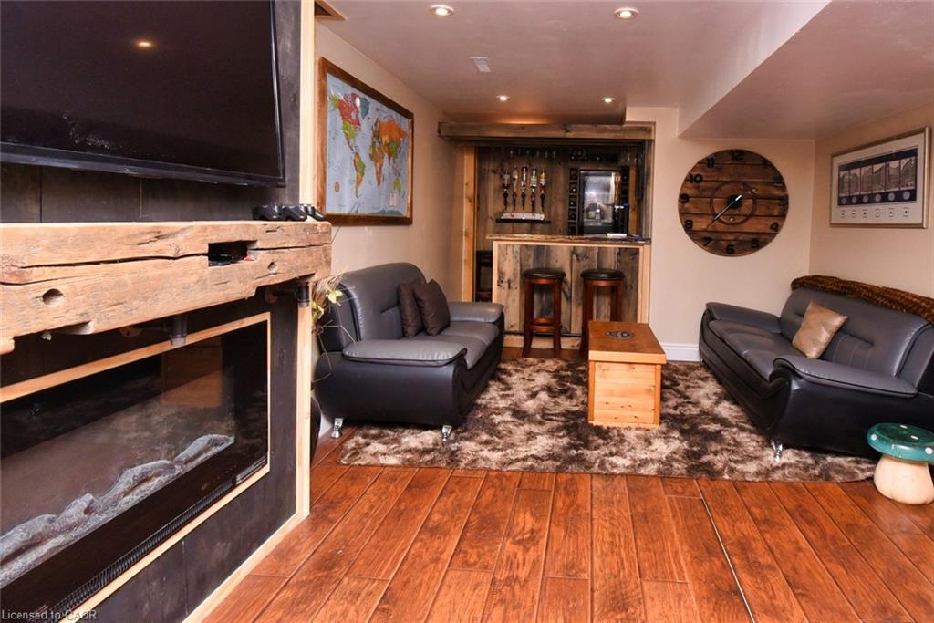 448 Acadia Drive, Hamilton, ON - Indoor Photo Showing Living Room With Fireplace
