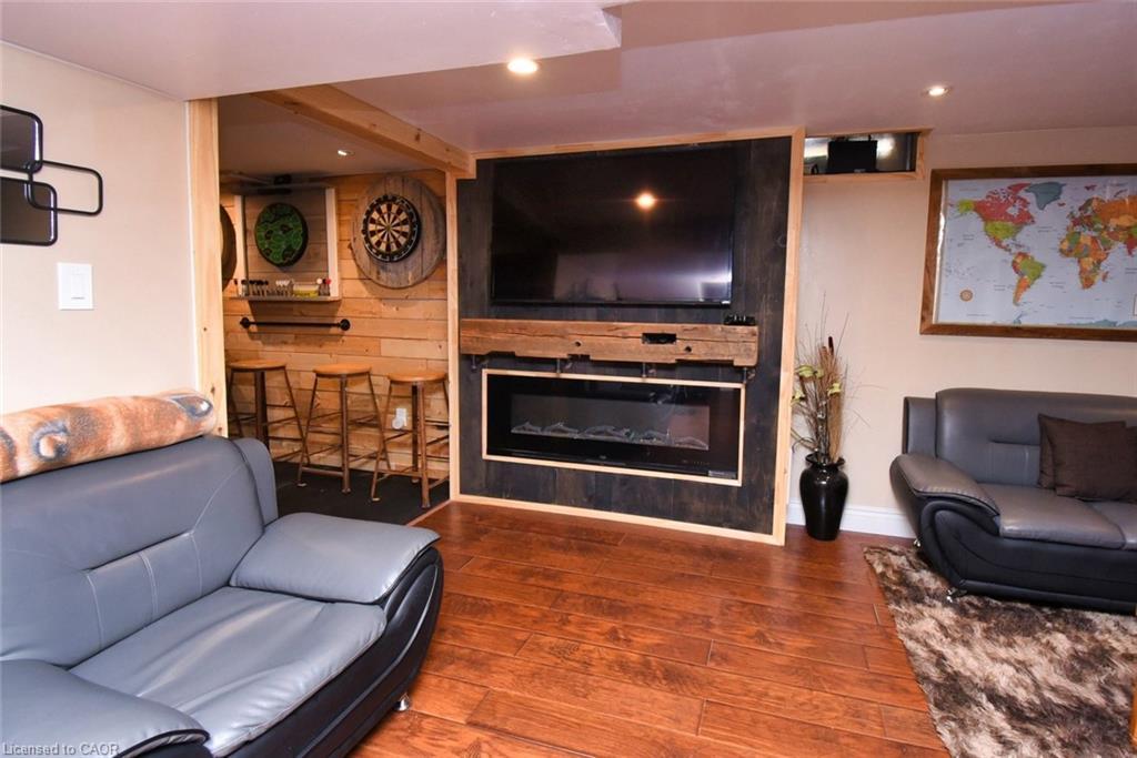 448 Acadia Drive, Hamilton, ON - Indoor Photo Showing Living Room With Fireplace