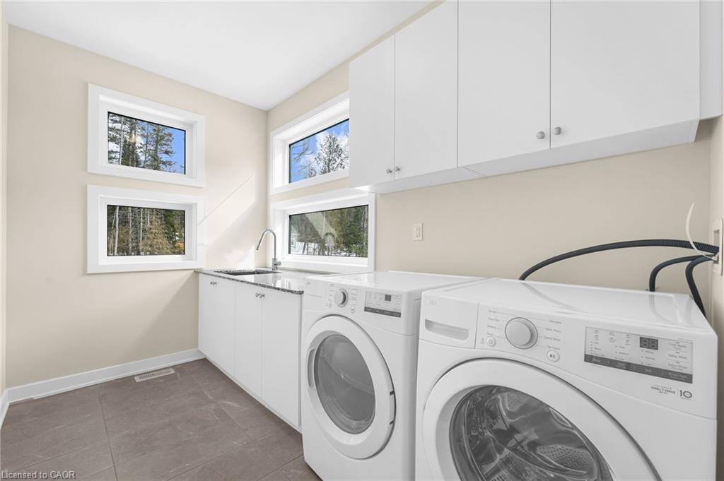 83-1007 Kingsridge Court, Huntsville, ON - Indoor Photo Showing Laundry Room