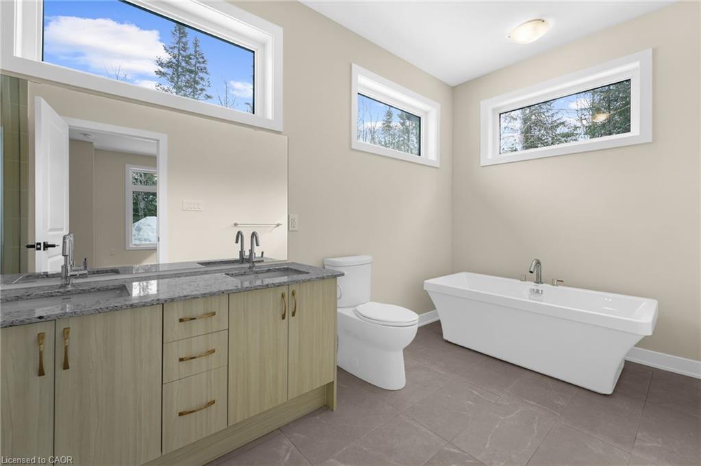 83-1007 Kingsridge Court, Huntsville, ON - Indoor Photo Showing Bathroom