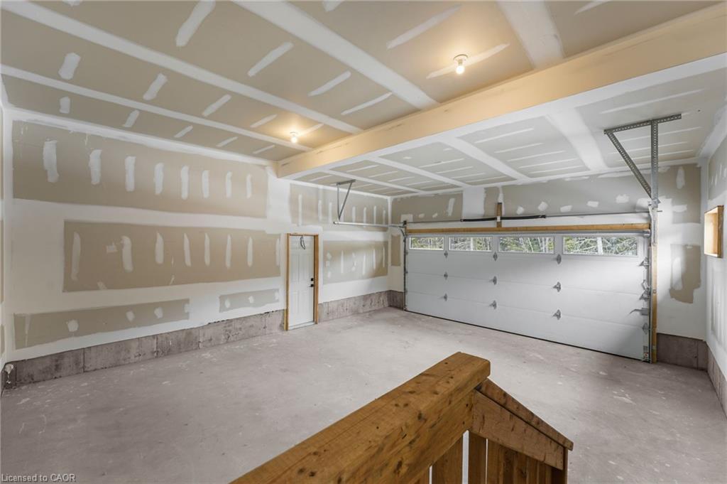 83-1007 Kingsridge Court, Huntsville, ON - Indoor Photo Showing Garage