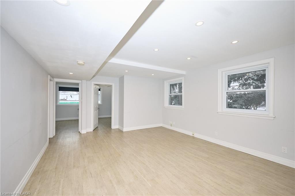 Upper-229 East 13Th Street, Hamilton, ON - Indoor Photo Showing Other Room