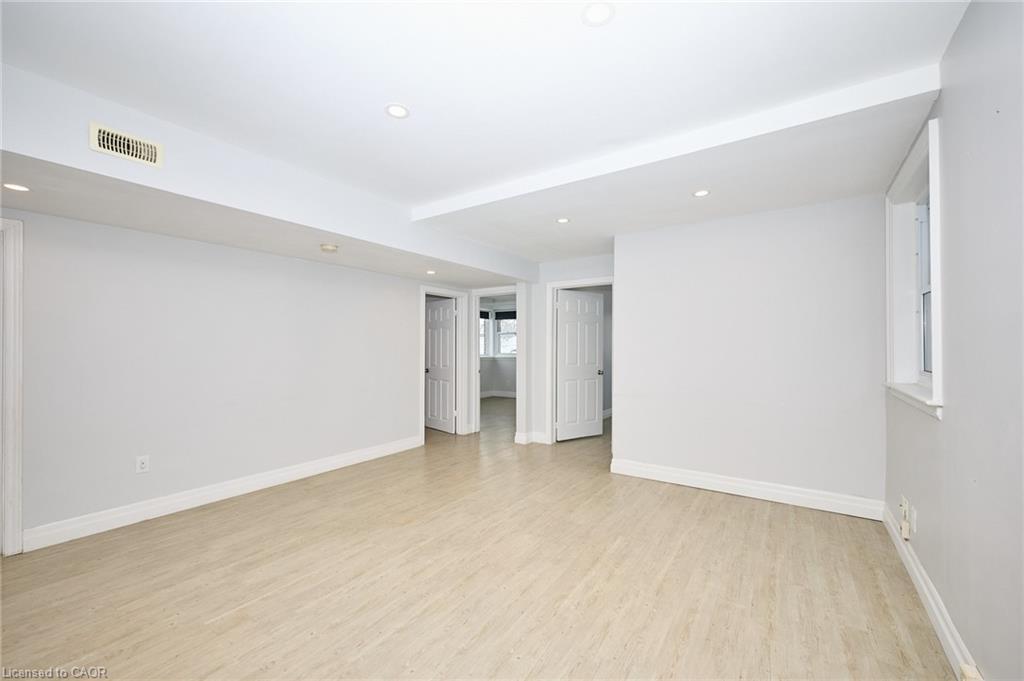 Upper-229 East 13Th Street, Hamilton, ON - Indoor Photo Showing Other Room