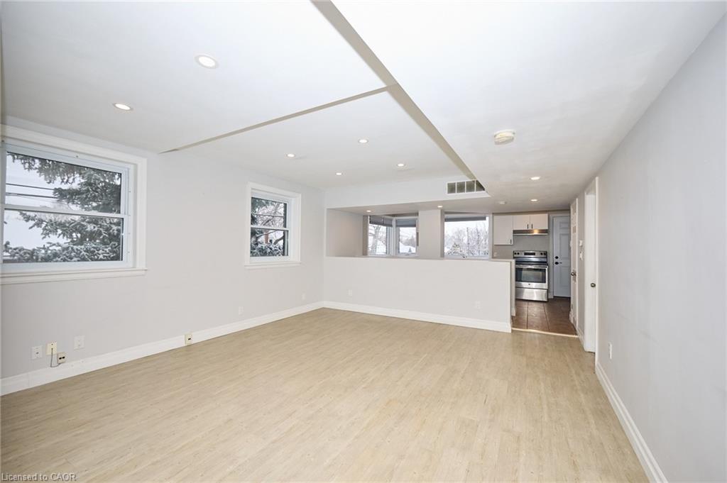 Upper-229 East 13Th Street, Hamilton, ON - Indoor Photo Showing Other Room