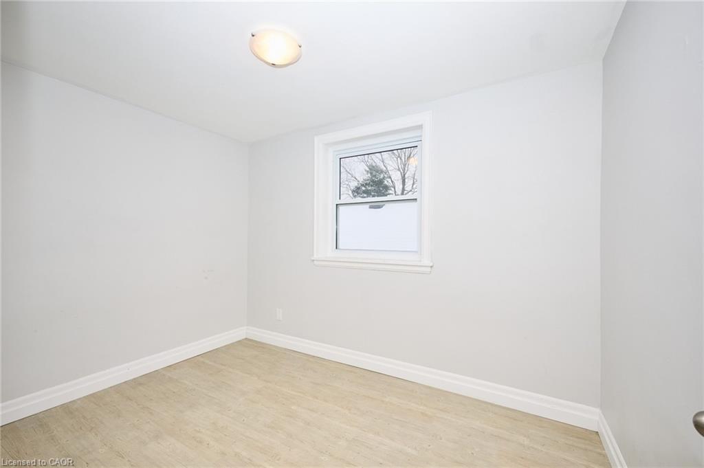 Upper-229 East 13Th Street, Hamilton, ON - Indoor Photo Showing Other Room