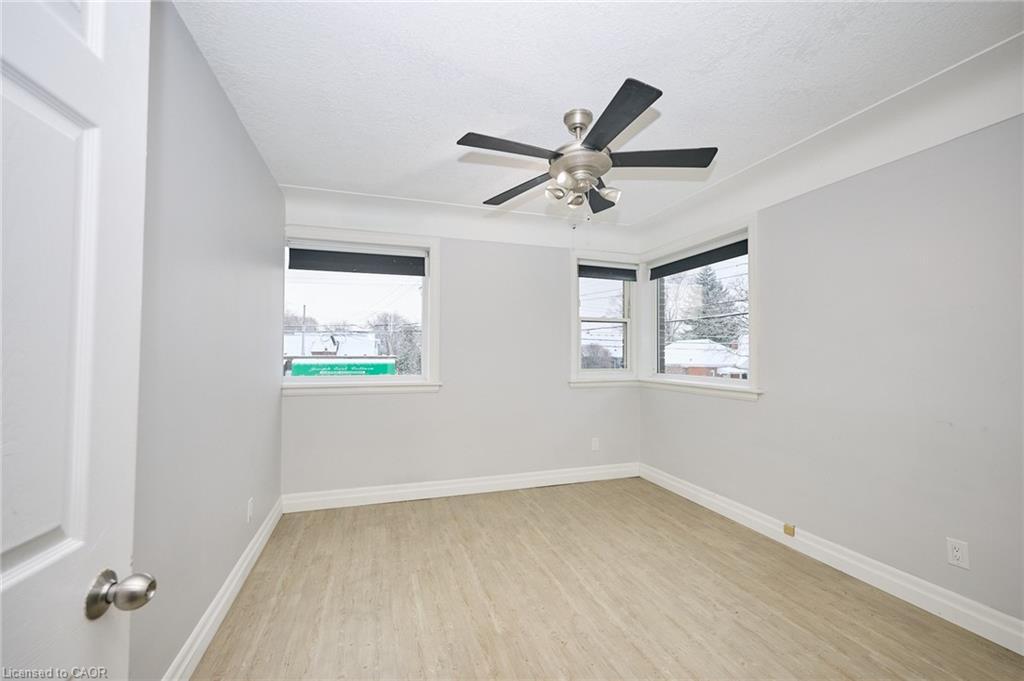 Upper-229 East 13Th Street, Hamilton, ON - Indoor Photo Showing Other Room