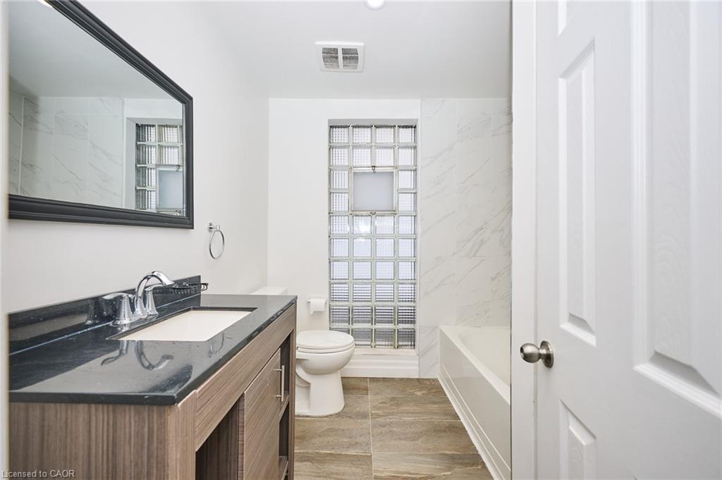 Upper-229 East 13Th Street, Hamilton, ON - Indoor Photo Showing Bathroom