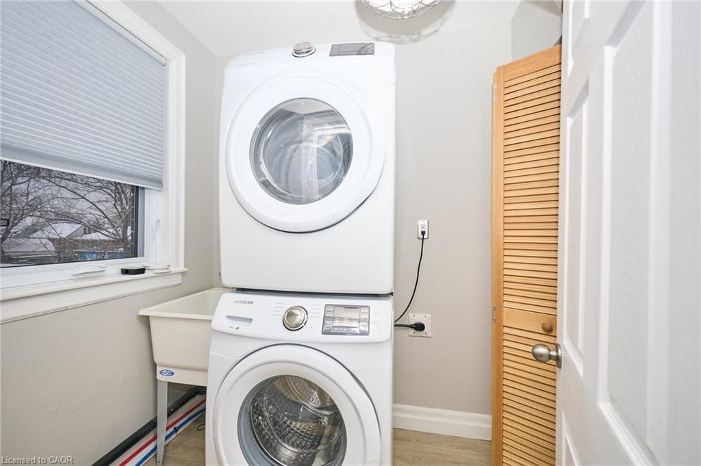 Upper-229 East 13Th Street, Hamilton, ON - Indoor Photo Showing Laundry Room
