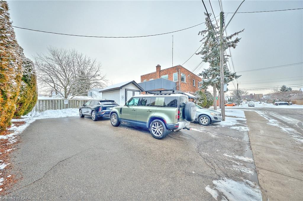 Upper-229 East 13Th Street, Hamilton, ON - Outdoor