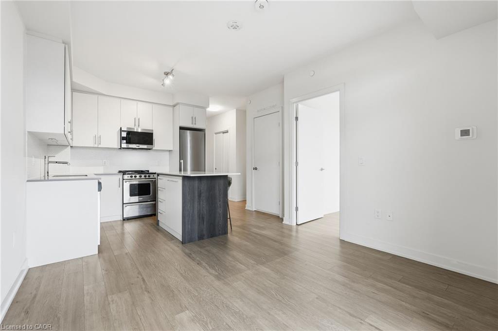 416-212 King William Street, Hamilton, ON - Indoor Photo Showing Kitchen