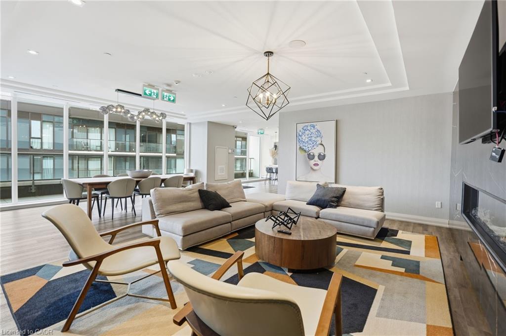 416-212 King William Street, Hamilton, ON - Indoor Photo Showing Living Room With Fireplace