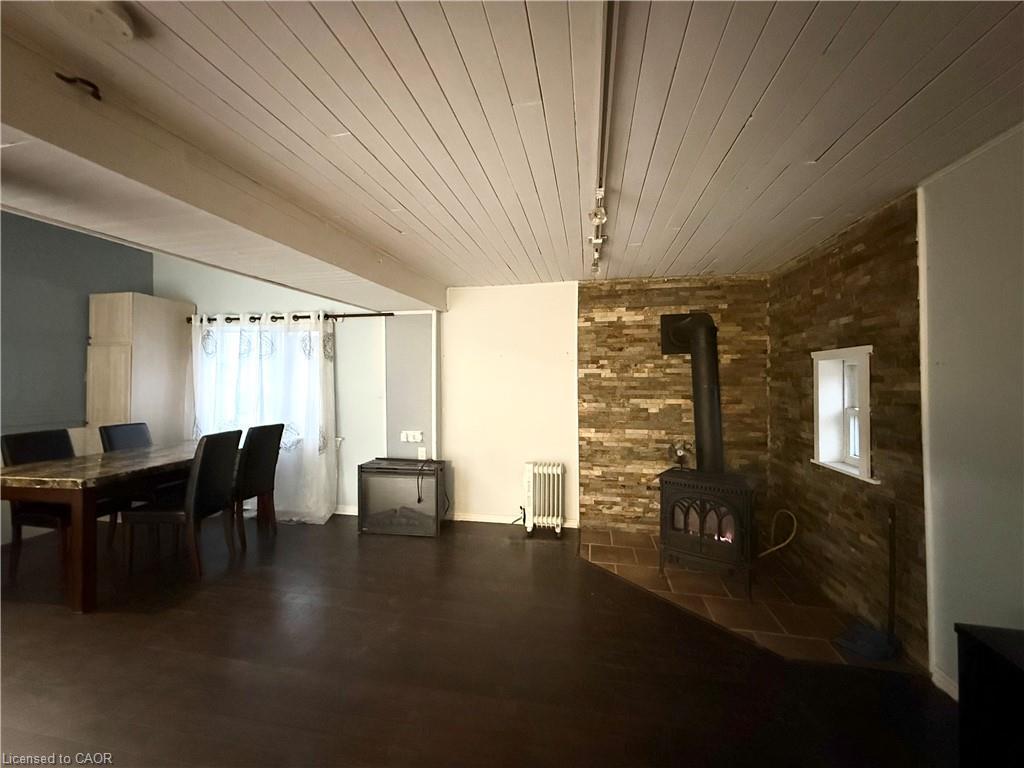 Side-401 Queenston Street, St. Catharines, ON - Indoor