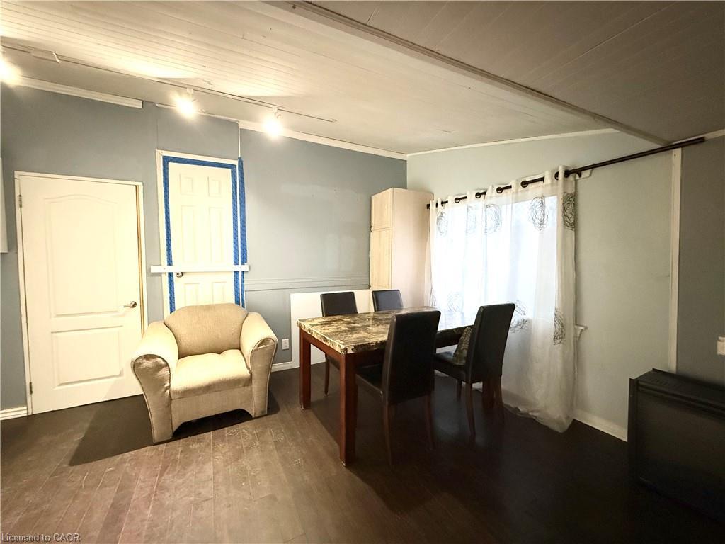 Side-401 Queenston Street, St. Catharines, ON - Indoor