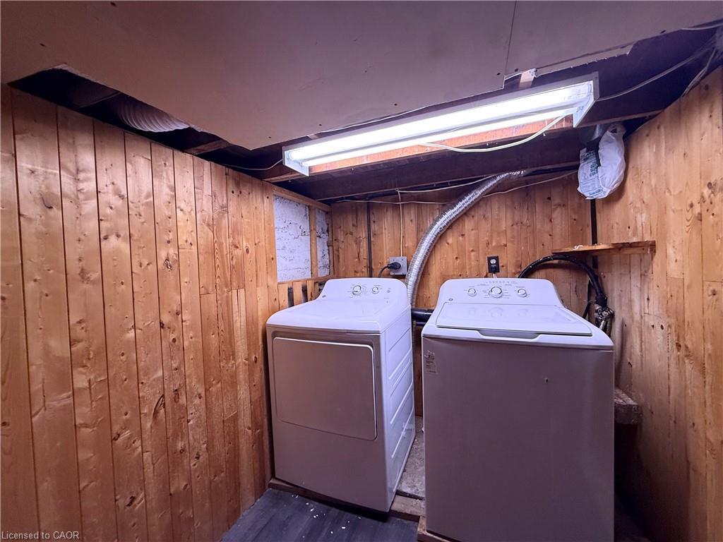 Side-401 Queenston Street, St. Catharines, ON - Indoor Photo Showing Laundry Room