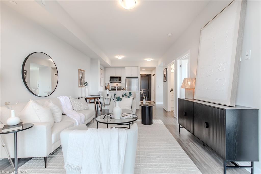 1311-870 Queenston Road, Stoney Creek, ON - Indoor Photo Showing Living Room