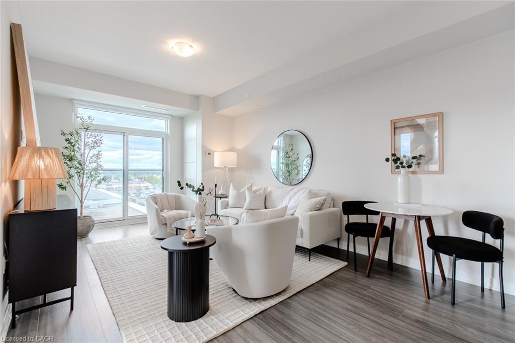 1311-870 Queenston Road, Stoney Creek, ON - Indoor Photo Showing Living Room