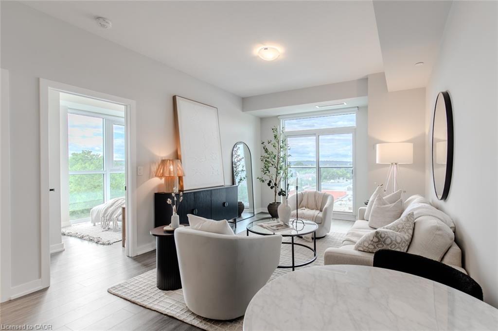 1311-870 Queenston Road, Stoney Creek, ON - Indoor Photo Showing Living Room