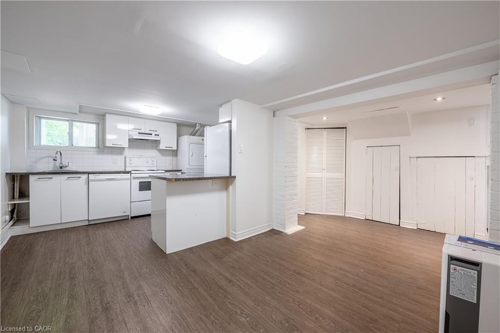 Basement-11 Ottawa Street S, Hamilton, ON - Indoor Photo Showing Kitchen