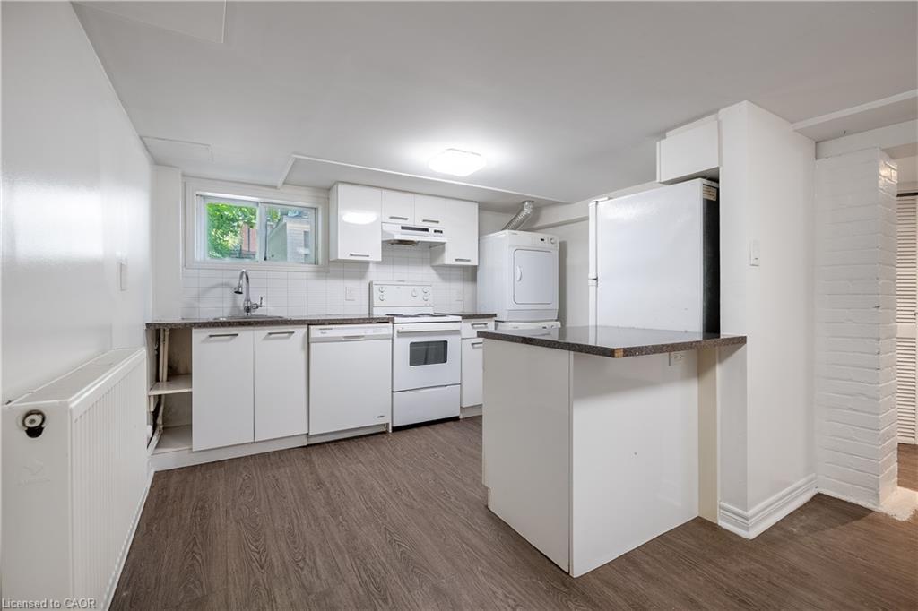 Basement-11 Ottawa Street S, Hamilton, ON - Indoor Photo Showing Kitchen