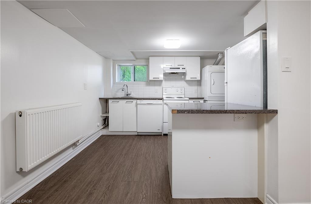 Basement-11 Ottawa Street S, Hamilton, ON - Indoor Photo Showing Kitchen