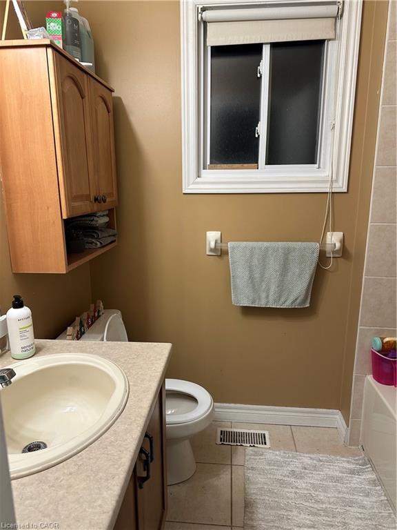 3 Lanza Court, Hamilton, ON - Indoor Photo Showing Bathroom