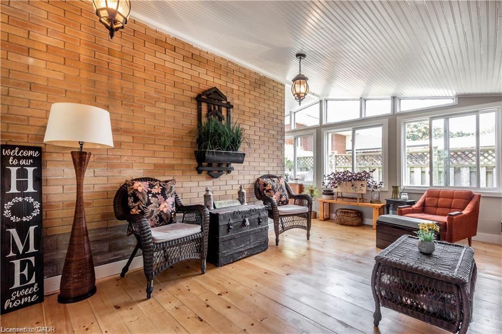Upper-107 Ellis Crescent, Waterloo, ON - Indoor Photo Showing Living Room