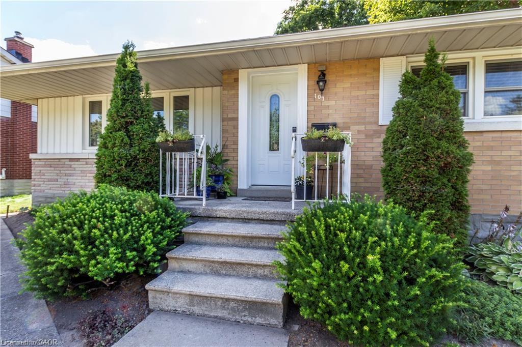 Upper-107 Ellis Crescent, Waterloo, ON - Outdoor