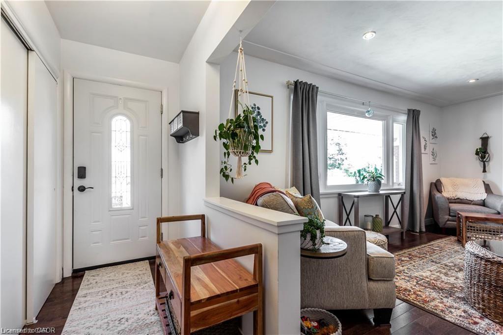 Upper-107 Ellis Crescent, Waterloo, ON - Indoor