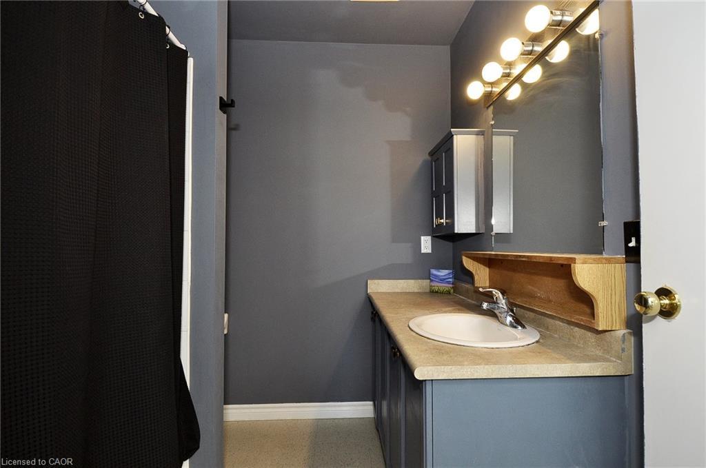 302-345 Briarmeadow Drive, Kitchener, ON