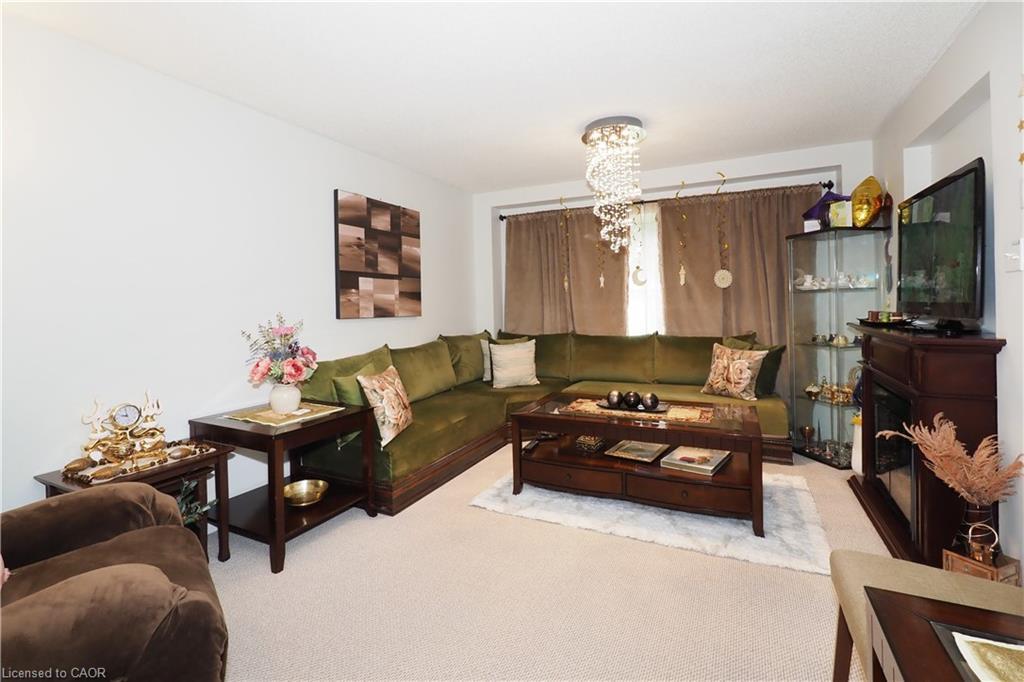 429 Exmoor Street, Waterloo, ON - Indoor Photo Showing Living Room
