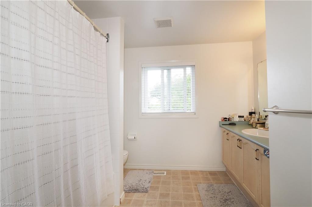 429 Exmoor Street, Waterloo, ON - Indoor Photo Showing Bathroom