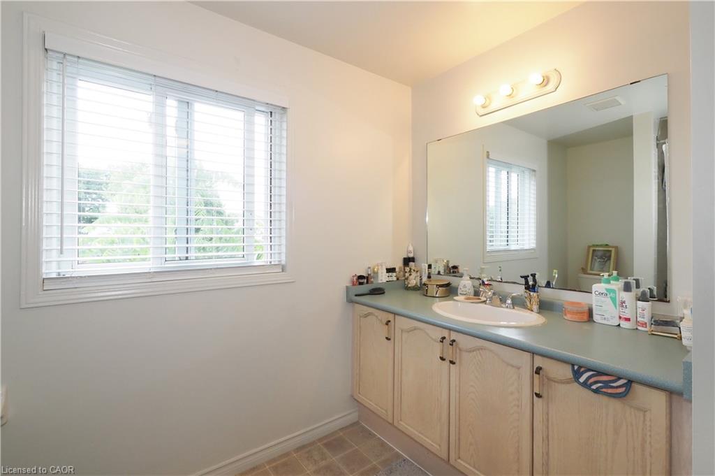 429 Exmoor Street, Waterloo, ON - Indoor Photo Showing Bathroom
