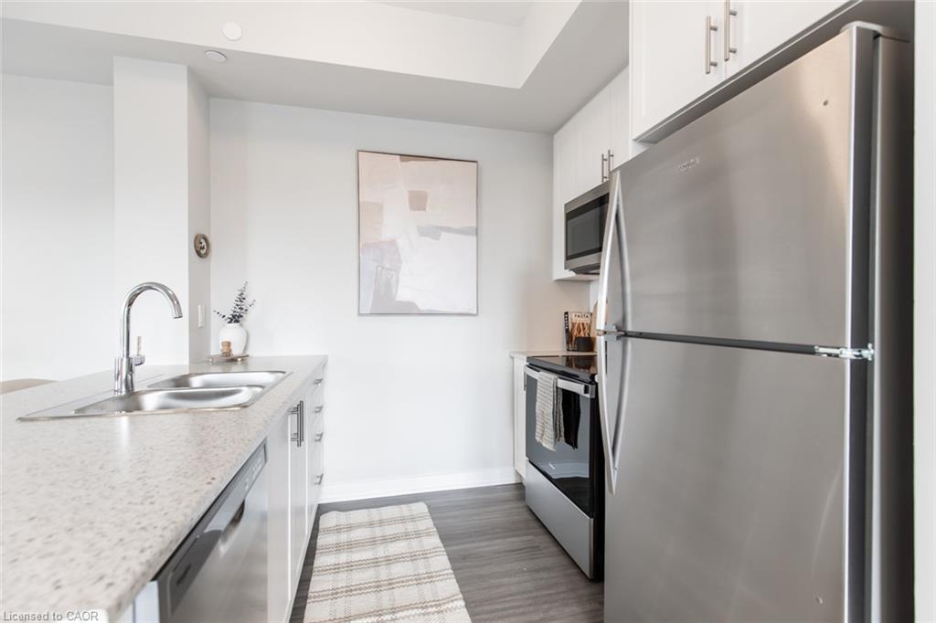 1106-870 Queenston Road, Stoney Creek, ON - Indoor Photo Showing Kitchen With Stainless Steel Kitchen