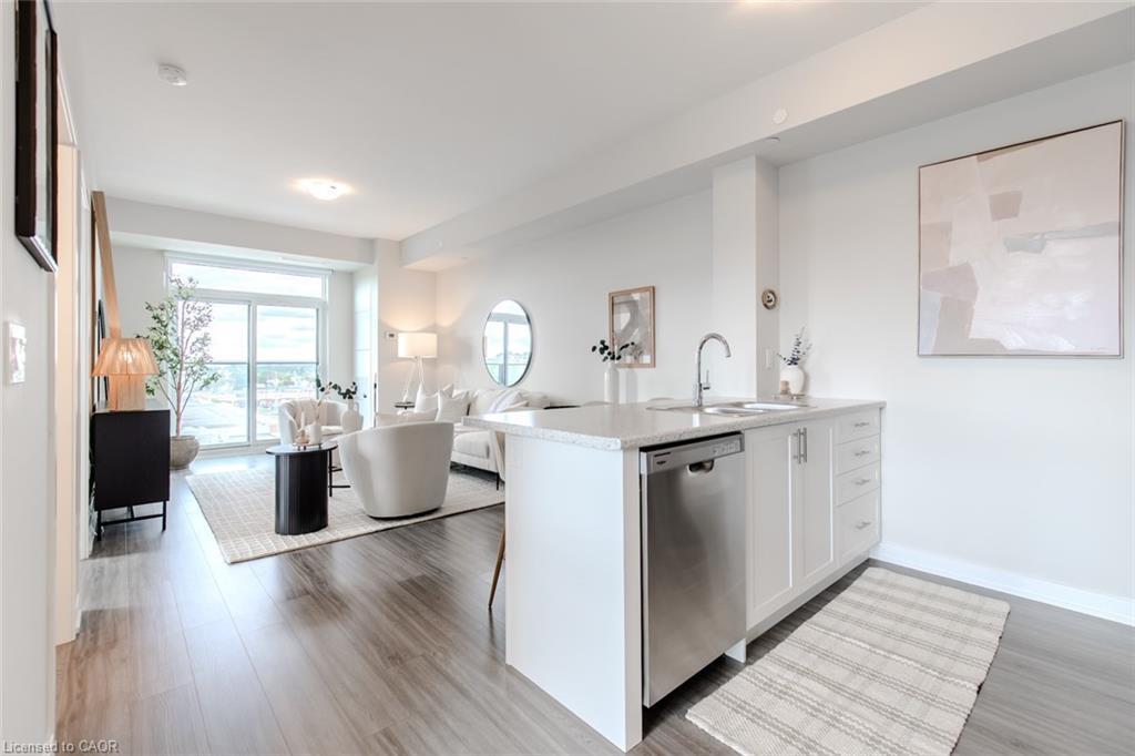 1106-870 Queenston Road, Stoney Creek, ON - Indoor Photo Showing Kitchen