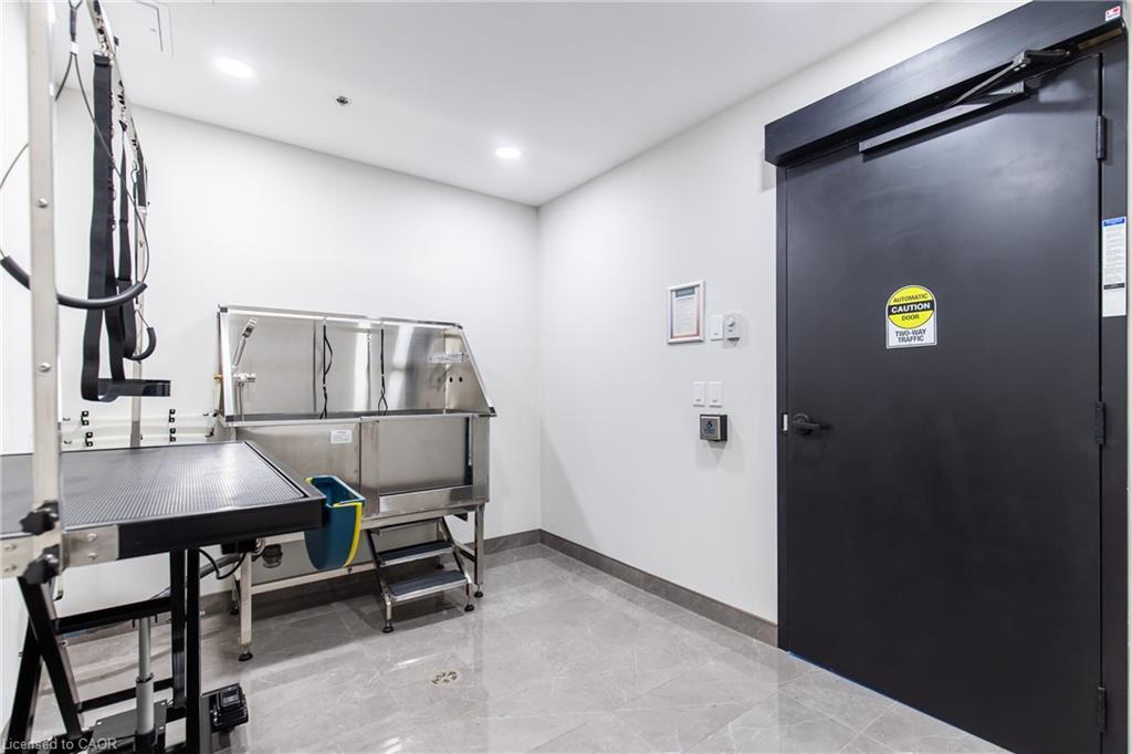 1106-870 Queenston Road, Stoney Creek, ON - Indoor