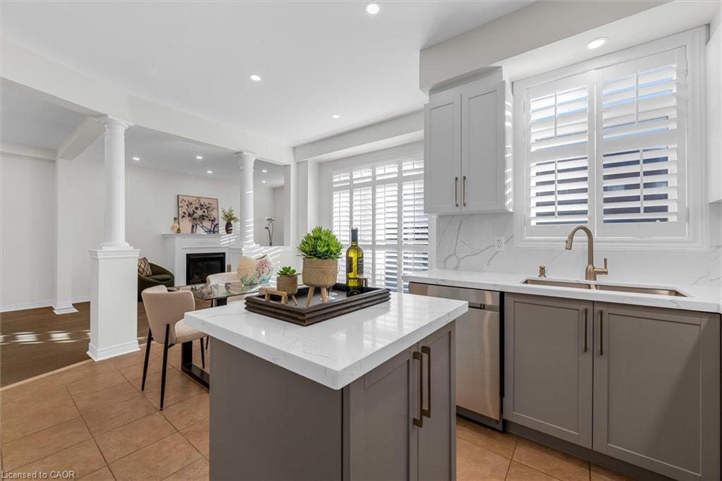 4838 Columbus Drive, Burlington, ON - Indoor Photo Showing Kitchen With Double Sink