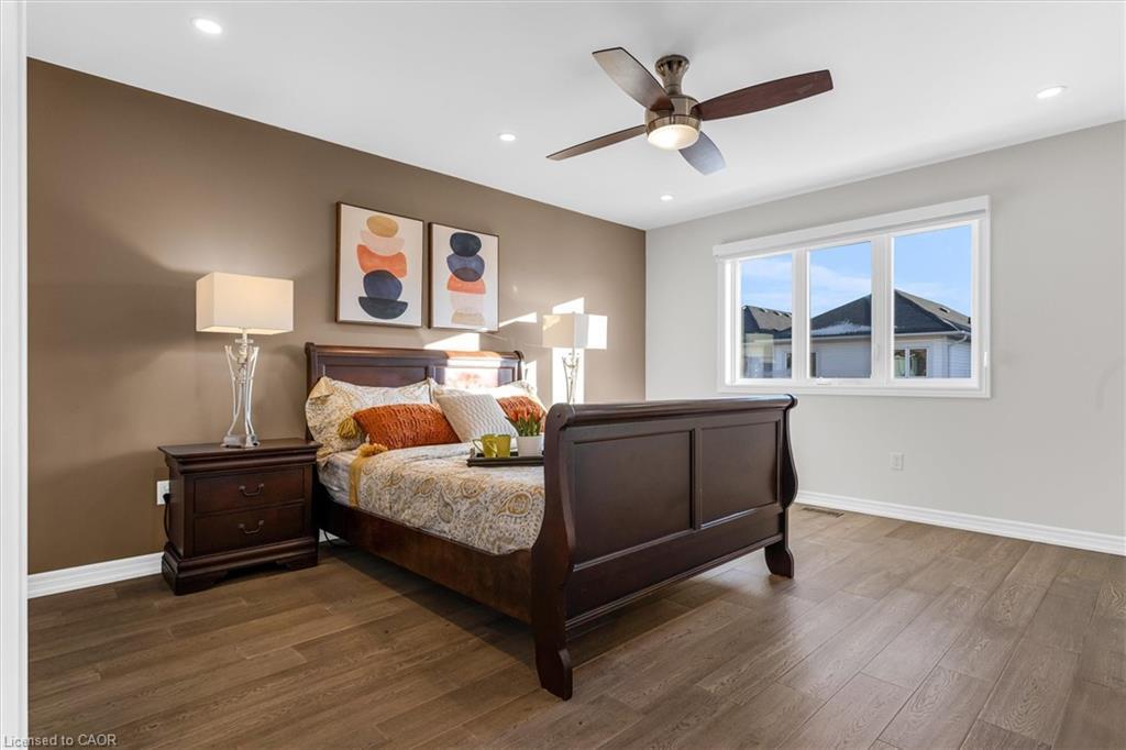 4838 Columbus Drive, Burlington, ON - Indoor Photo Showing Bedroom