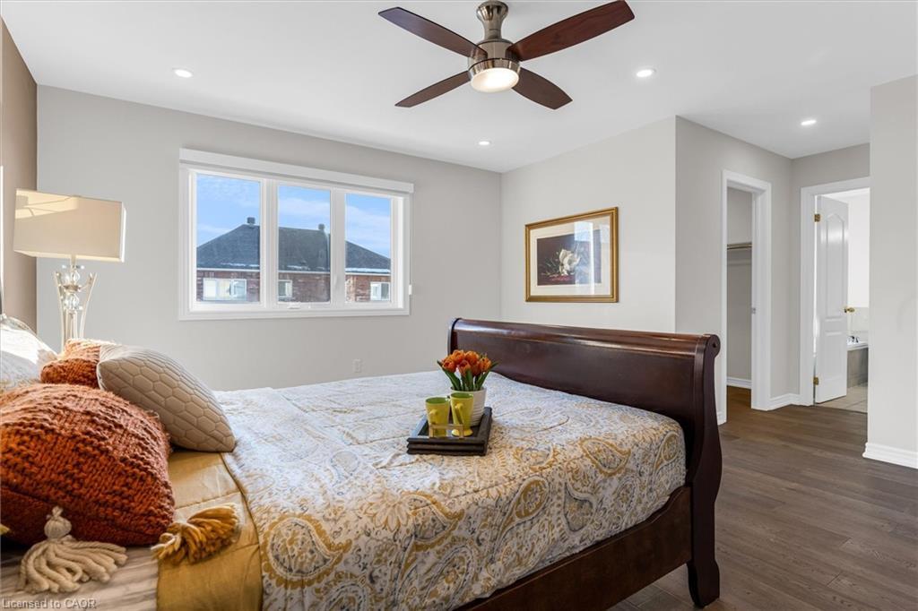 4838 Columbus Drive, Burlington, ON - Indoor Photo Showing Bedroom
