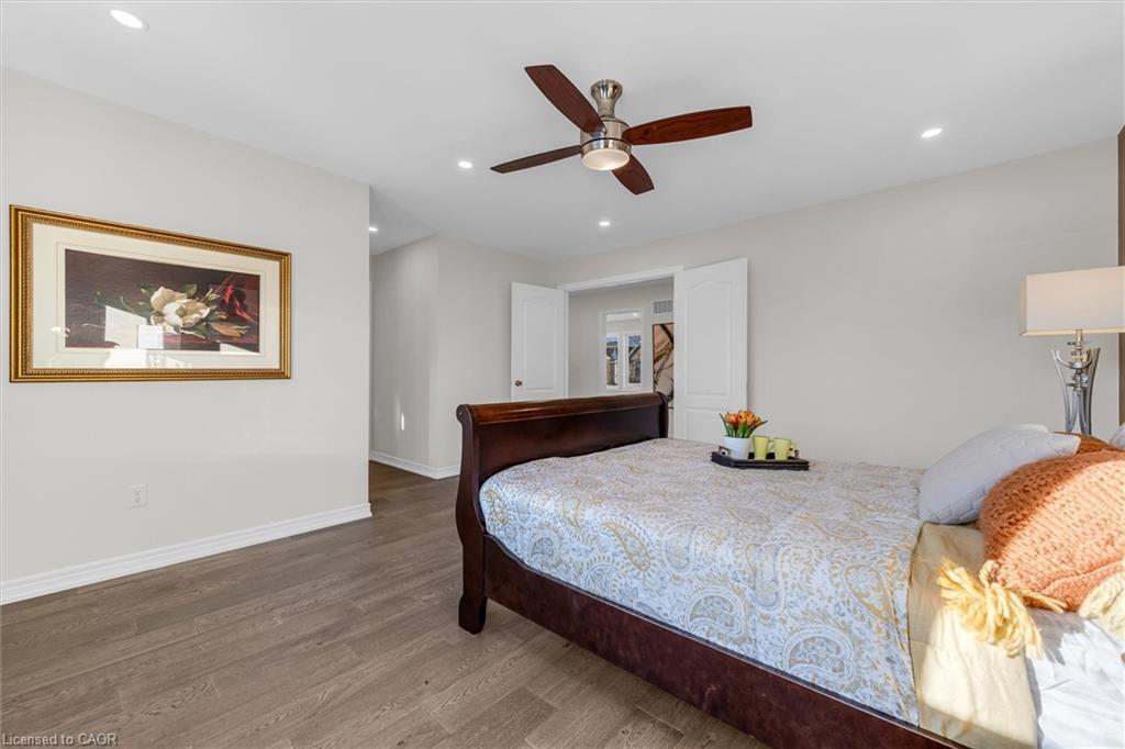 4838 Columbus Drive, Burlington, ON - Indoor Photo Showing Bedroom
