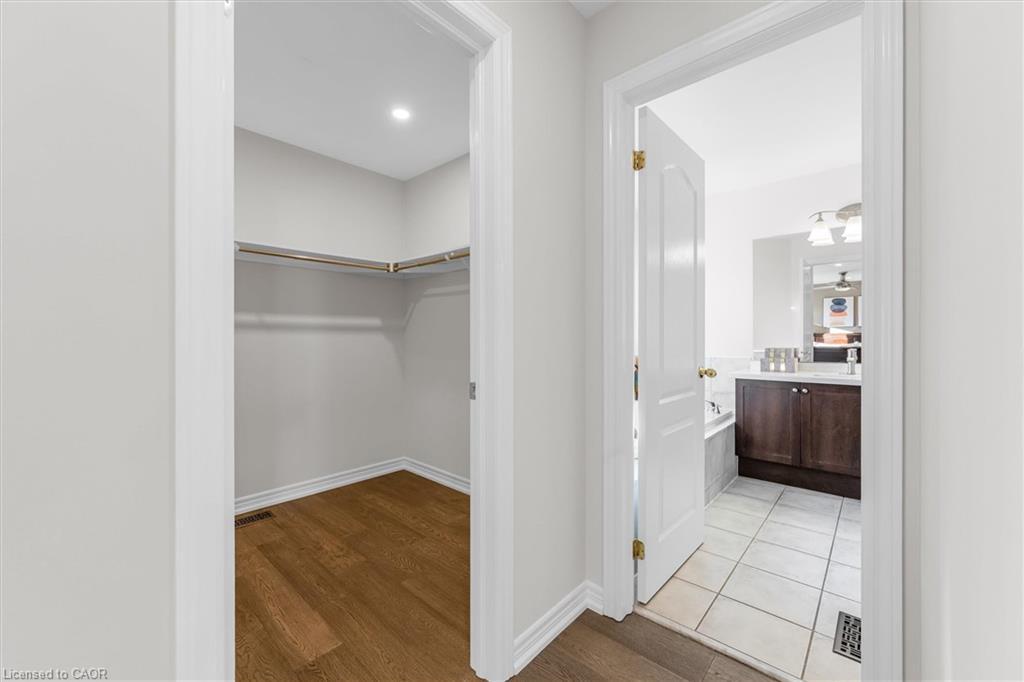 4838 Columbus Drive, Burlington, ON - Indoor