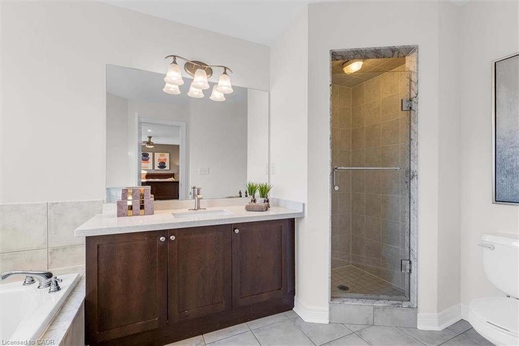 4838 Columbus Drive, Burlington, ON - Indoor Photo Showing Bathroom