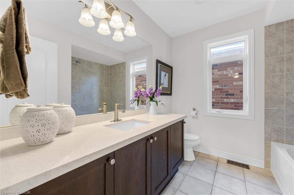 4838 Columbus Drive, Burlington, ON - Indoor Photo Showing Bathroom